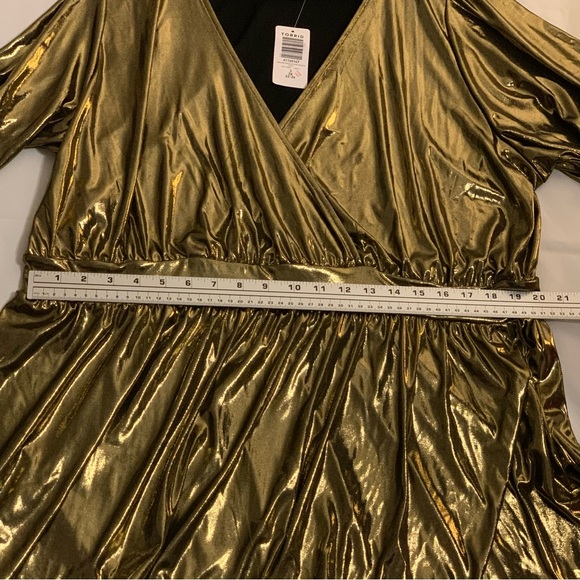 3X-TORRID Women’s Liquid Gold Shine Surplice Split Sleeve Peplum Top Sz 3X… - Picture 8 of 12